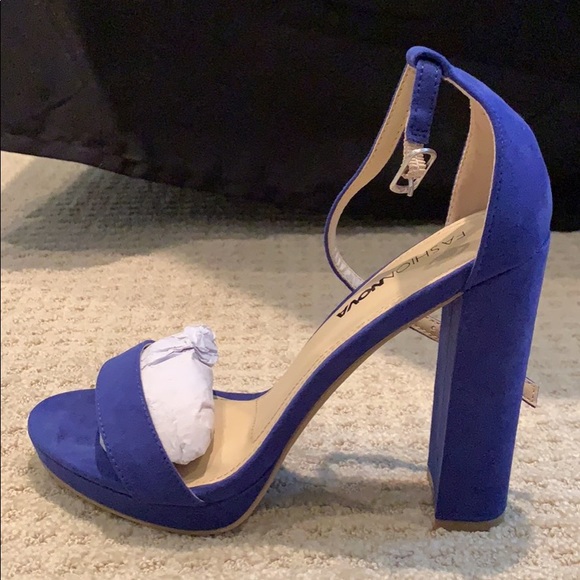 Navy blue fashionnova heels - Picture 2 of 3